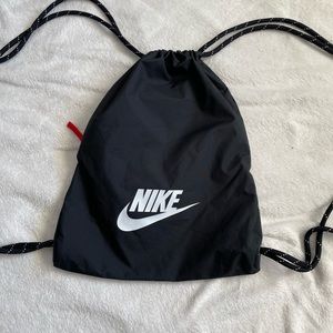 Unisex Nike Heritage Drawstring Sports Bag